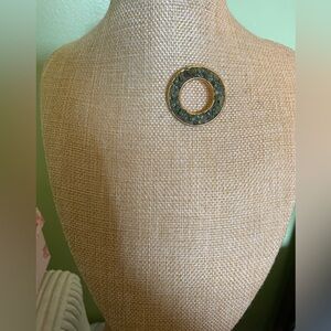 Elegant Gold and Green Circular Pendant Necklace